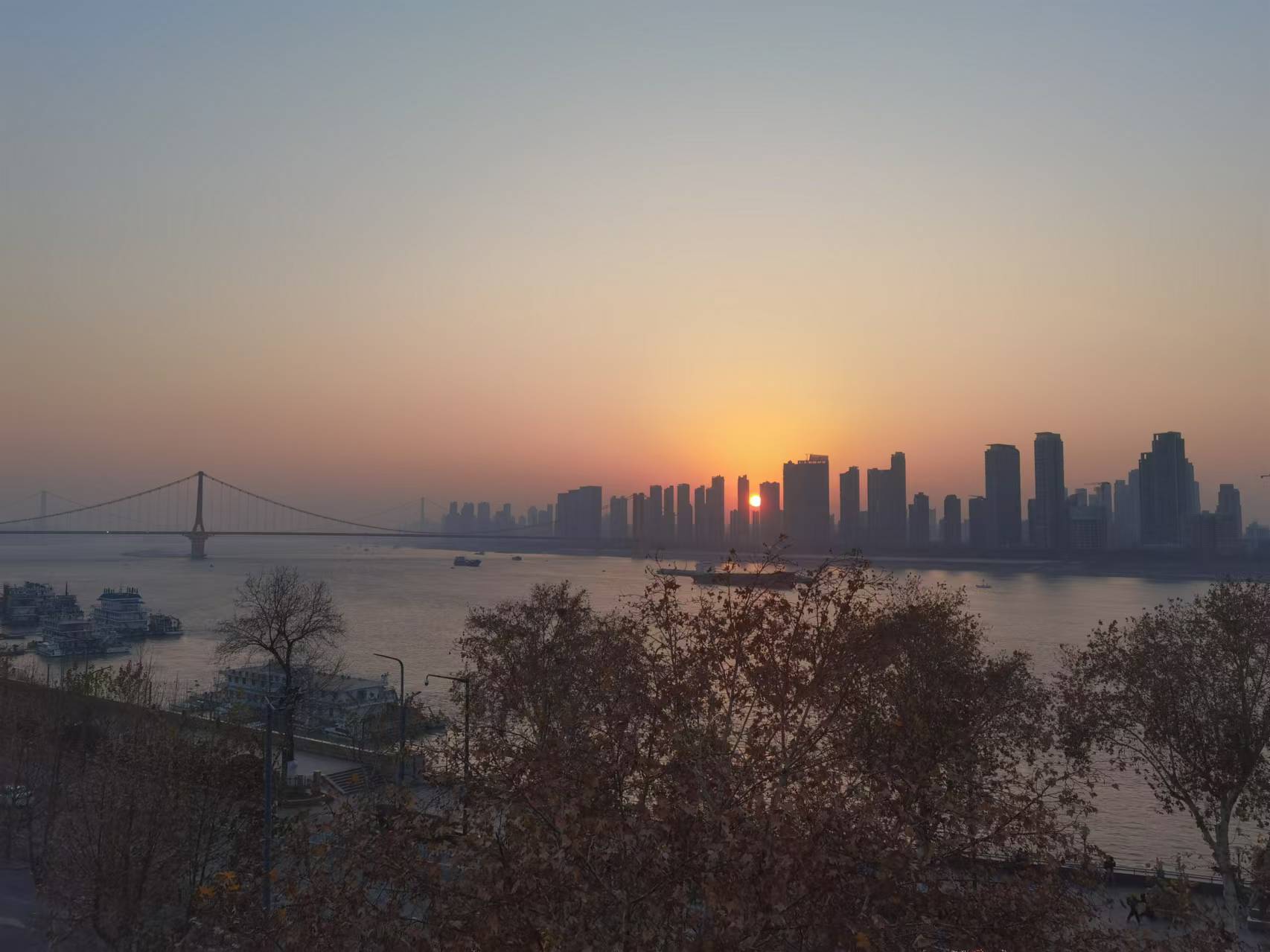 抑郁笔记插图在武汉长江大桥拍摄